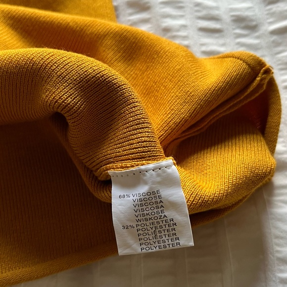 Women’s Sweater sz Small, European brand, new - Picture 3 of 5